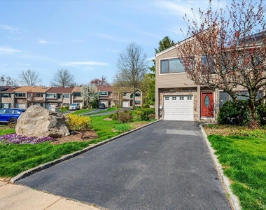 98 Lisa Drive - Photo Thumbnail 1