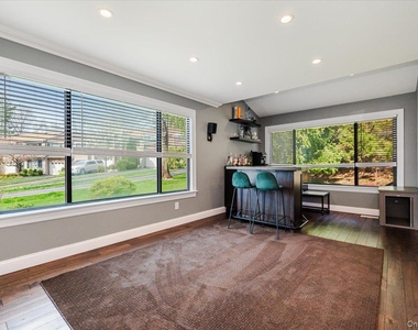 98 Lisa Drive - Photo Thumbnail 5