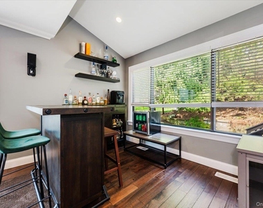 98 Lisa Drive - Photo Thumbnail 6