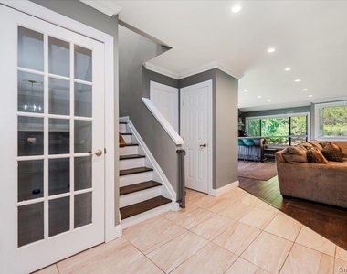 98 Lisa Drive - Photo Thumbnail 2