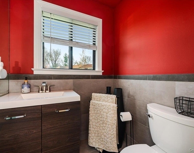 98 Lisa Drive - Photo Thumbnail 13
