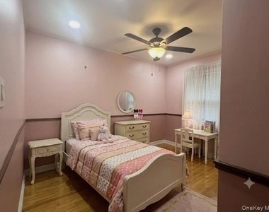 694 Blackstone Avenue - Photo Thumbnail 5