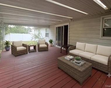 694 Blackstone Avenue - Photo Thumbnail 4