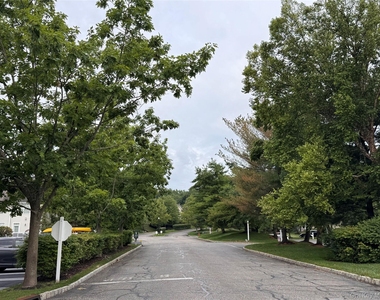 54 Fairways Drive - Photo Thumbnail 3
