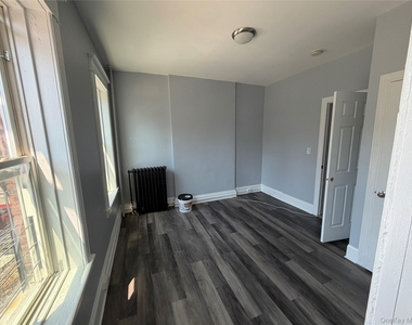 46 Benkard Avenue - Photo Thumbnail 2