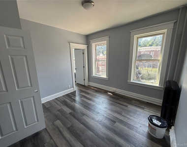 46 Benkard Avenue - Photo Thumbnail 3
