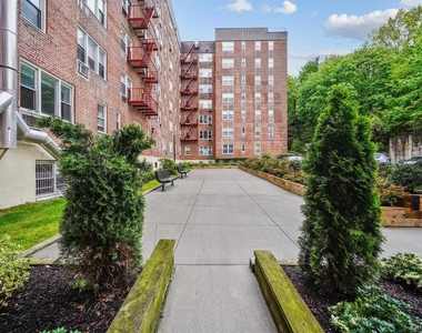 4 Sadore Lane - Photo Thumbnail 19