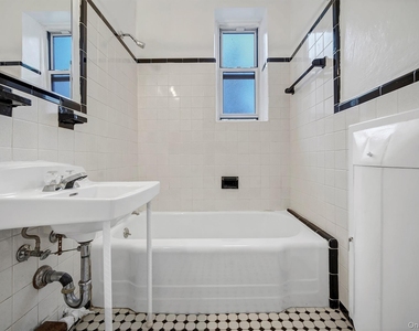 4 Sadore Lane - Photo Thumbnail 15