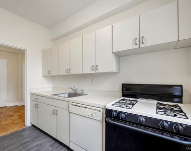 4 Sadore Lane - Photo Thumbnail 5
