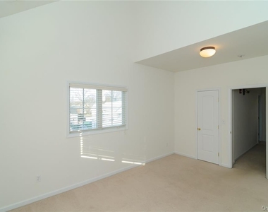 330 Maple Avenue - Photo Thumbnail 11