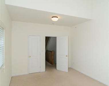 330 Maple Avenue - Photo Thumbnail 13