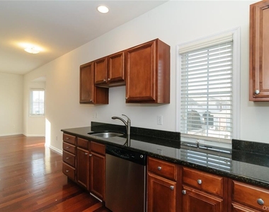 330 Maple Avenue - Photo Thumbnail 4