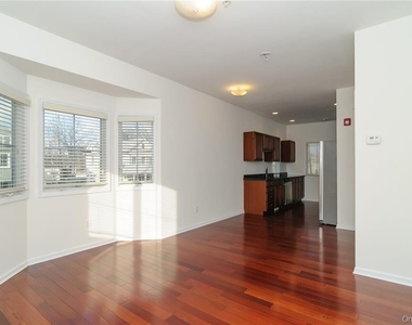 330 Maple Avenue - Photo Thumbnail 8
