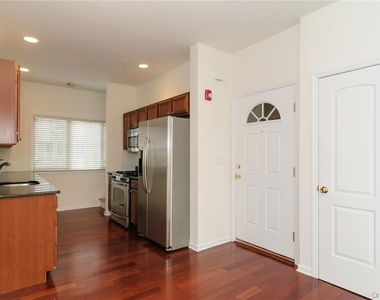330 Maple Avenue - Photo Thumbnail 1