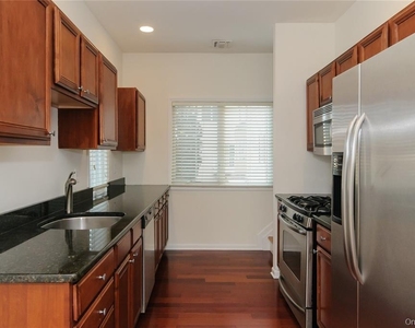 330 Maple Avenue - Photo Thumbnail 2