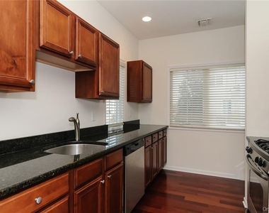 330 Maple Avenue - Photo Thumbnail 5