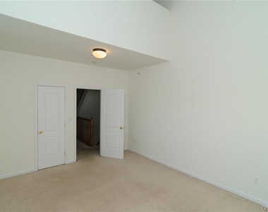 330 Maple Avenue - Photo Thumbnail 12