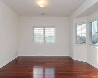 330 Maple Avenue - Photo Thumbnail 7