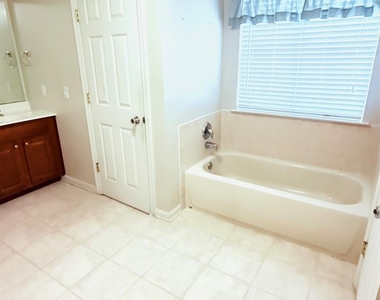 1091-1091 Morning Glory Drive - Photo Thumbnail 16