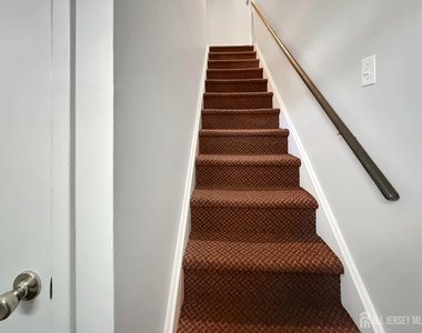 19 Van Buren Avenue - Photo Thumbnail 11