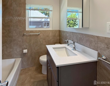 19 Van Buren Avenue - Photo Thumbnail 6