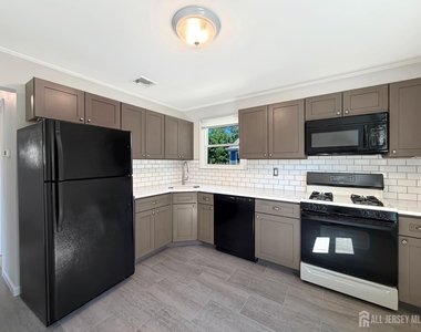 19 Van Buren Avenue - Photo Thumbnail 2