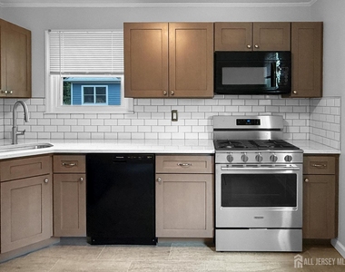 19 Van Buren Avenue - Photo Thumbnail 15