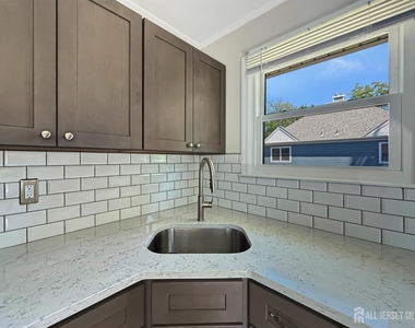 19 Van Buren Avenue - Photo Thumbnail 4