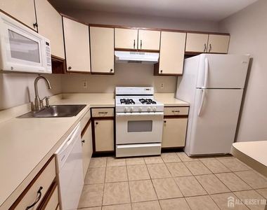 902 Woodhaven Drive - Photo Thumbnail 4