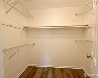 902 Woodhaven Drive - Photo Thumbnail 9