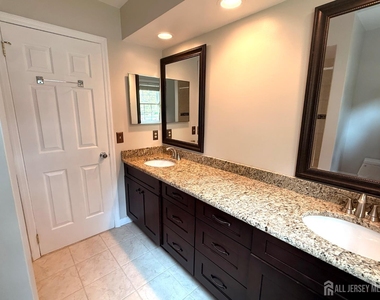 902 Woodhaven Drive - Photo Thumbnail 11