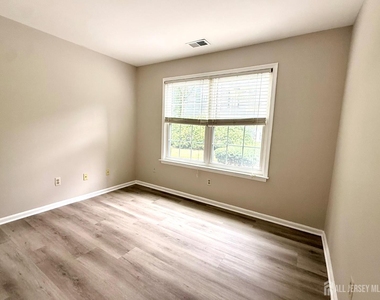 902 Woodhaven Drive - Photo Thumbnail 6