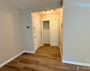 902 Woodhaven Drive - Photo Thumbnail 3