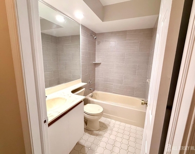 902 Woodhaven Drive - Photo Thumbnail 7