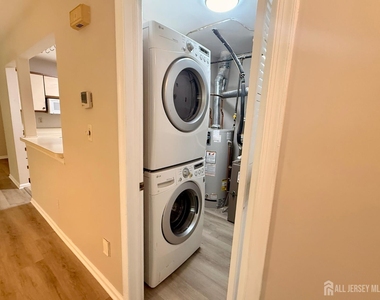 902 Woodhaven Drive - Photo Thumbnail 5