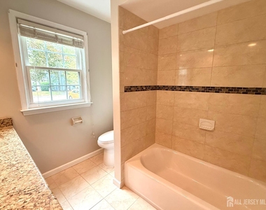902 Woodhaven Drive - Photo Thumbnail 10