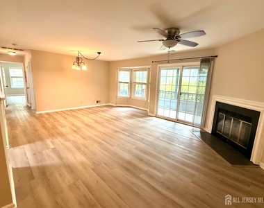 902 Woodhaven Drive - Photo Thumbnail 2