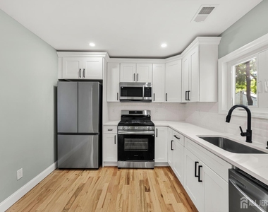 614 Remsen Avenue - Photo Thumbnail 8