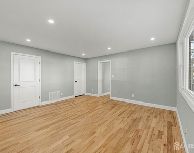 614 Remsen Avenue - Photo Thumbnail 6