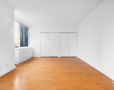 80 Dekalb Avenue - Photo Thumbnail 4