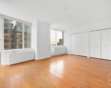 80 Dekalb Avenue - Photo Thumbnail 2