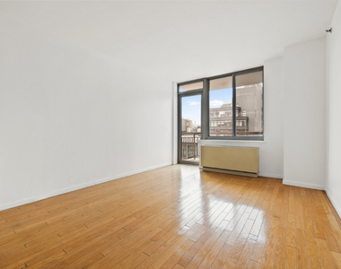 520 W 23rd Street - Photo Thumbnail 2
