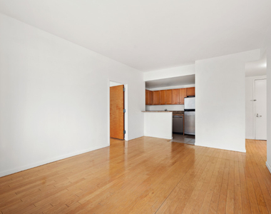 520 W 23rd Street - Photo Thumbnail 1