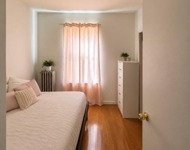 140 E 51st Street - Photo Thumbnail 4