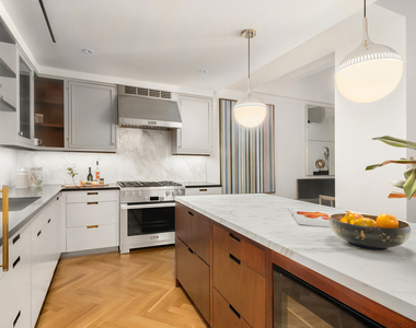 275 W 10th Street - Photo Thumbnail 3