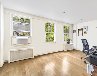 190 Spring Street - Photo Thumbnail 3