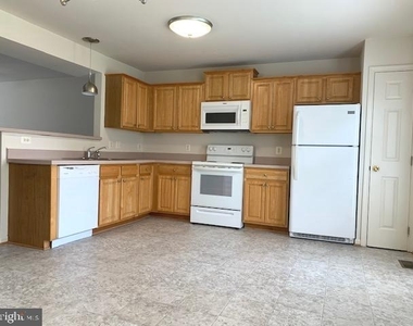 101 Merrill Court - Photo Thumbnail 3