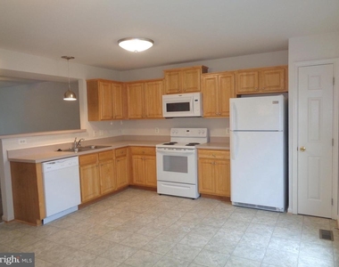 101 Merrill Court - Photo Thumbnail 4