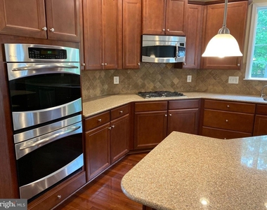 121 Riggs Road - Photo Thumbnail 11