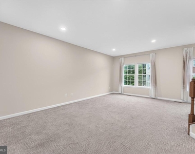 7015 Trek Way - Photo Thumbnail 9